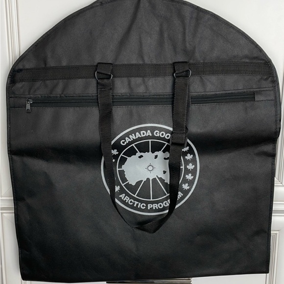 Gently loved Canada Goose Men’s Medium - Picture 5 of 12